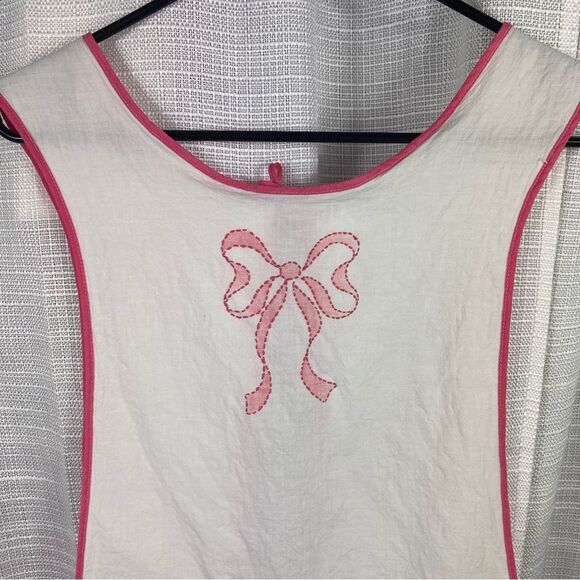 Vintage Embroidered Pinafore Apron Floral Bow White Pink Pockets OS - Picture 9 of 11